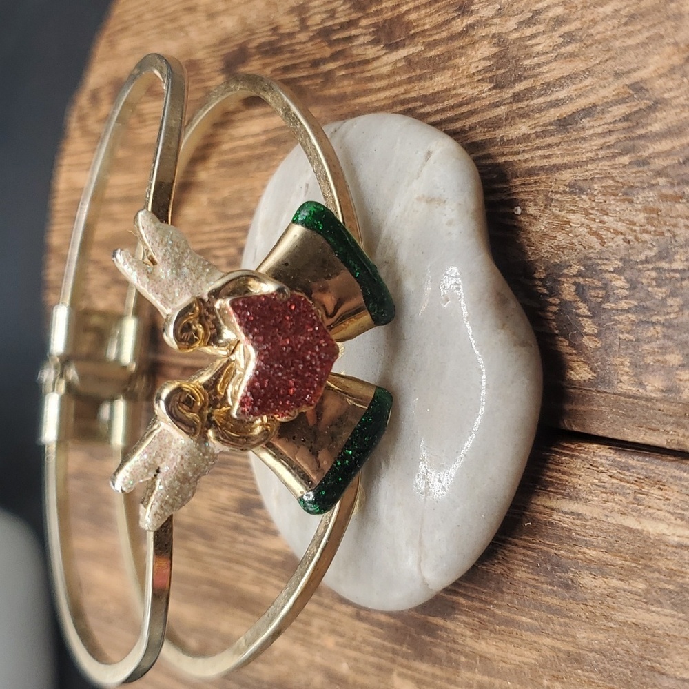 B2938 guardian angel hinge closure bracelet‎